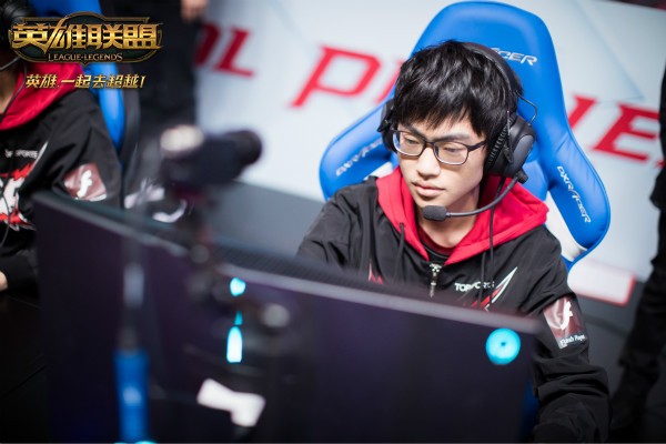 开云体育入口-RNG碾压MAD，Crisp关键团战开团秒人强强对话八强赛，锁定晋级资格