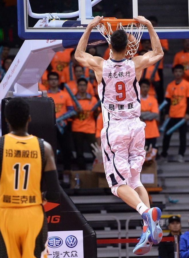 步行者险胜独行侠，易建联带队取胜